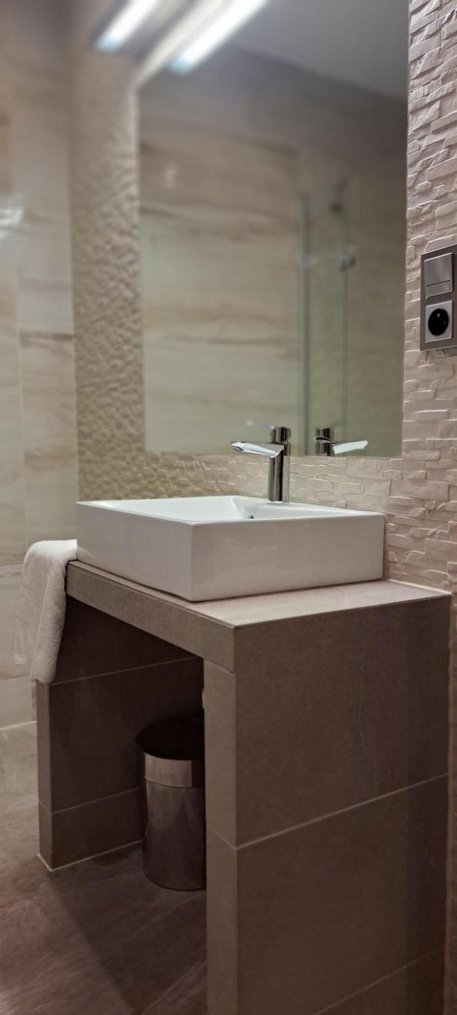 Apartment Krawiecka 6 *